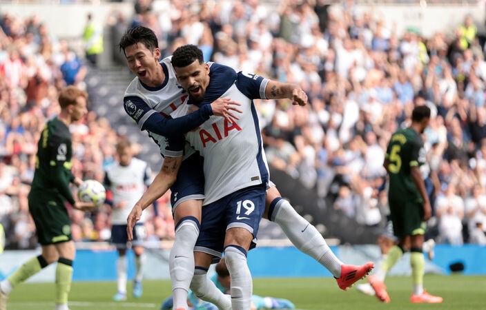 Solanke scores as Spurs come back to beat Brentford